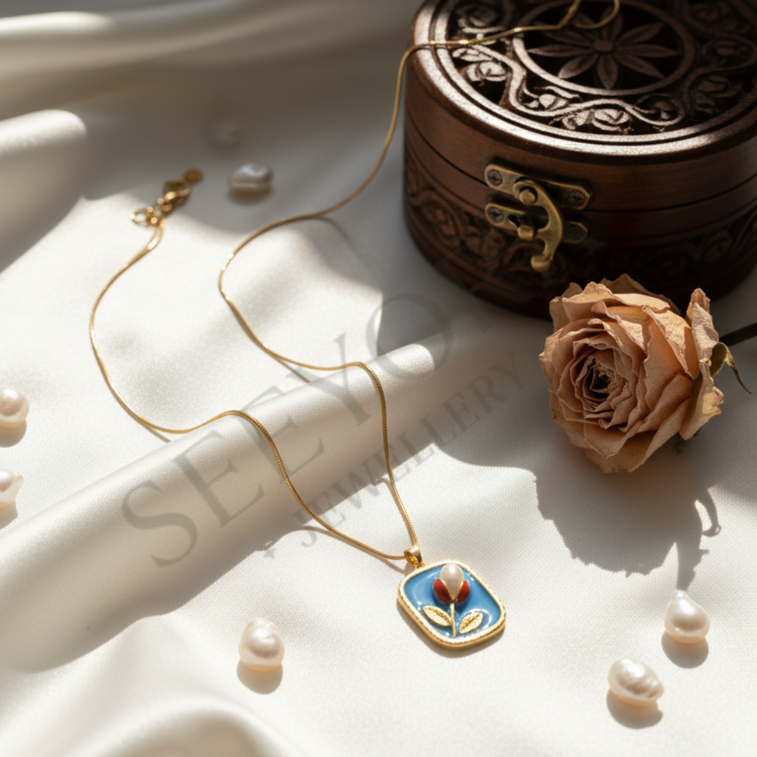 Flurel Mose Pendant Necklace