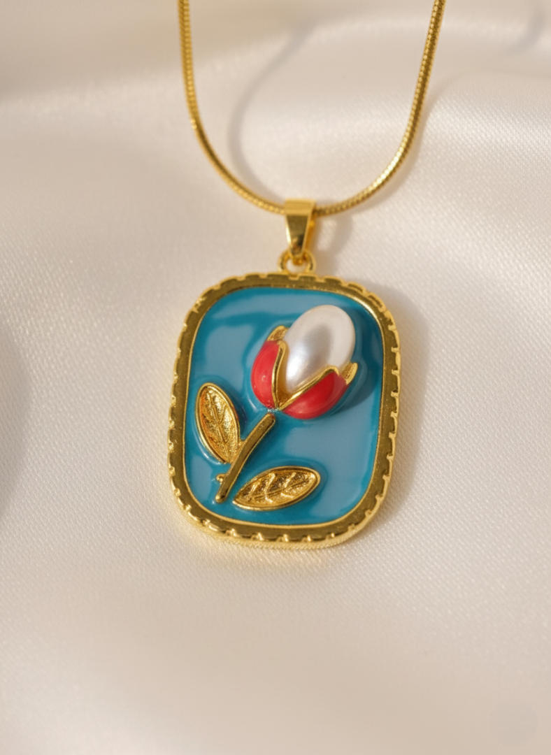 Flurel Mose Pendant Necklace